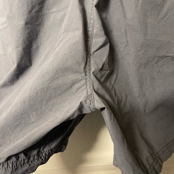 Mens gray Columbia shorts - Picture 3 of 4